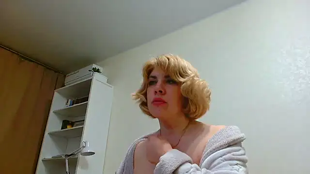 Brionia online show from 02-18-25, 05:42