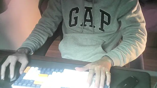 Snapshot of Ryan67533 chatting on 01-10-26, 08:05 Ryan67533 online show from 01-10-26, 08:05