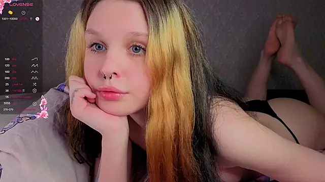 Snapshot of Hi_Kitti chatting on 03-24-26, 02:22 Hi Kitti online show from 03-24-26, 02:22