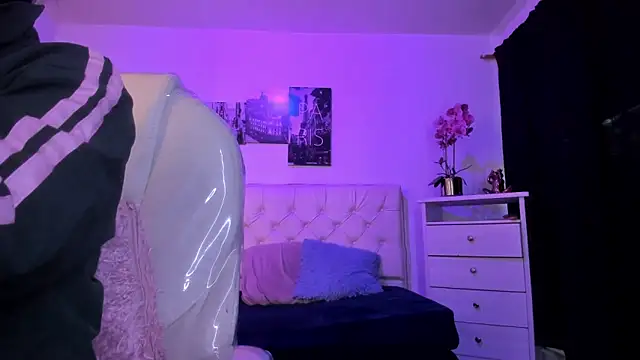 Amy Kiitty  online show from 12-21-25, 12:45