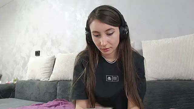 viviandaimond1 online show from 10-19-25, 11:22