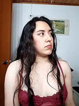 Snapshot of Emi_chik chatting on 02-14-26, 10:45 Emi chik online show from 02-14-26, 10:45