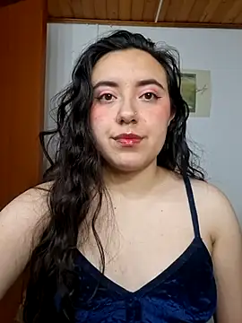 Snapshot of Emi_chik chatting on 02-25-26, 12:15 Emi chik online show from 02-25-26, 12:15