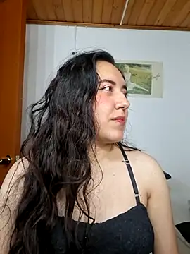 Snapshot of Emi_chik chatting on 02-26-26, 10:03 Emi chik online show from 02-26-26, 10:03