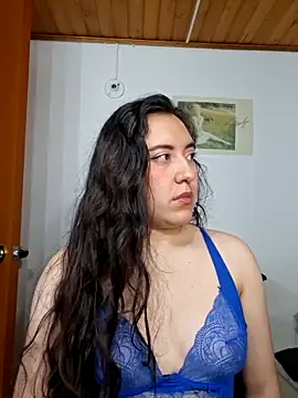 Snapshot of Emi_chik chatting on 02-27-26, 10:04 Emi chik online show from 02-27-26, 10:04