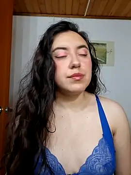 Snapshot of Emi_chik chatting on 03-14-26, 11:37 Emi chik online show from 03-14-26, 11:37