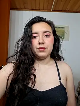 Snapshot of Emi_chik chatting on 03-19-26, 11:14 Emi chik online show from 03-19-26, 11:14