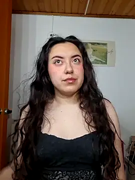 Snapshot of Emi_chik chatting on 03-26-26, 10:43 Emi chik online show from 03-26-26, 10:43