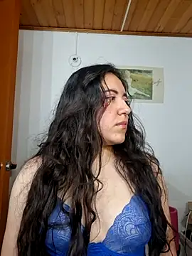 Snapshot of Emi_chik chatting on 03-27-26, 10:48 Emi chik online show from 03-27-26, 10:48