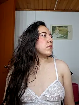 Snapshot of Emi_chik chatting on 03-29-26, 09:42 Emi chik online show from 03-29-26, 09:42