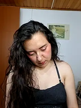 Snapshot of Emi_chik chatting on 04-02-26, 11:41 Emi chik online show from 04-02-26, 11:41