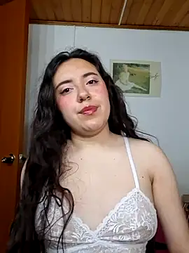 Snapshot of Emi_chik chatting on 04-05-26, 09:28 Emi chik online show from 04-05-26, 09:28