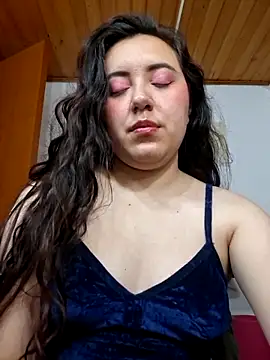 Snapshot of Emi_chik chatting on 04-08-26, 11:21 Emi chik online show from 04-08-26, 11:21