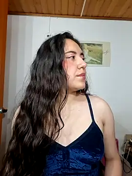 Snapshot of Emi_chik chatting on 04-15-26, 10:55 Emi chik online show from 04-15-26, 10:55