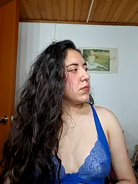 Snapshot of Emi_chik chatting on 04-17-26, 10:51 Emi chik online show from 04-17-26, 10:51