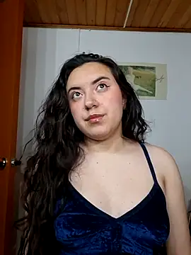 Snapshot of Emi_chik chatting on 04-22-26, 10:28 Emi chik online show from 04-22-26, 10:28