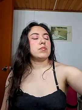 Snapshot of Emi_chik chatting on 04-29-26, 04:38 Emi chik online show from 04-29-26, 04:38