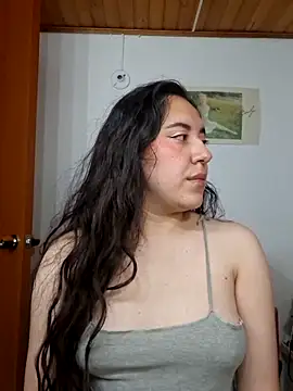 Snapshot of Emi_chik chatting on 05-09-26, 05:23 Emi chik online show from 05-09-26, 05:23