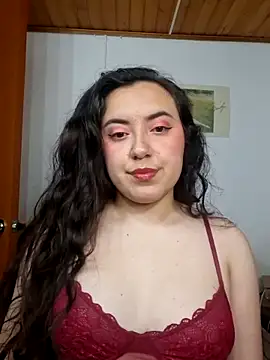 Snapshot of Emi_chik chatting on 05-17-26, 03:37 Emi chik online show from 05-17-26, 03:37