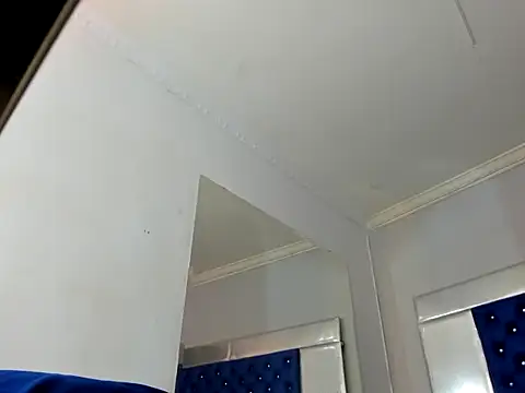 Eyleen Santos online show from 10-31-25, 08:10