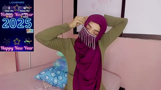 Snapshot of Sweet_hot_mia chatting on 01-14-25, 10:44 Sweet hot mia online show from 01-14-25, 10:44