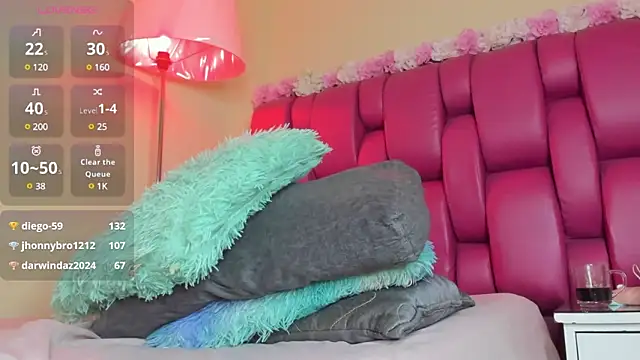 Snapshot of Sweet_hot_mia chatting on 02-10-25, 01:57 Sweet hot mia online show from 02-10-25, 01:57