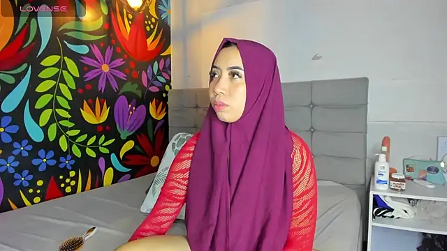 Snapshot of Sweet_hot_mia chatting on 02-13-25, 07:42 Sweet hot mia online show from 02-13-25, 07:42