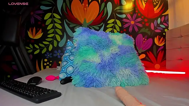 Snapshot of Sweet_hot_mia chatting on 02-15-25, 07:39 Sweet hot mia online show from 02-15-25, 07:39