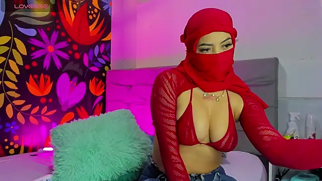 Snapshot of Sweet_hot_mia chatting on 02-25-25, 07:47 Sweet hot mia online show from 02-25-25, 07:47