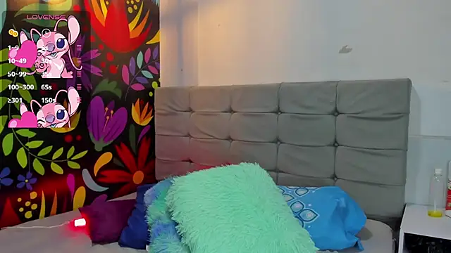 Snapshot of Sweet_hot_mia chatting on 03-15-25, 07:38 Sweet hot mia online show from 03-15-25, 07:38