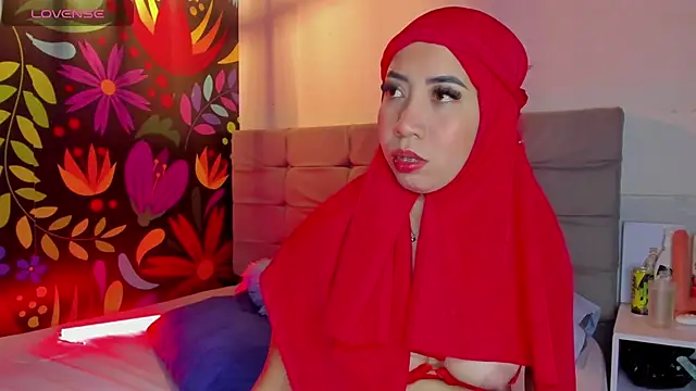 Snapshot of Sweet_hot_mia chatting on 03-16-25, 07:38 Sweet hot mia online show from 03-16-25, 07:38