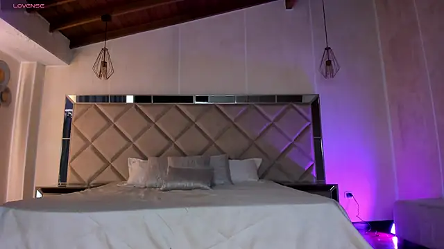 KatieNolan 1 online show from 01-26-25, 05:34