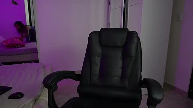 tammylee  online show from 10-15-25, 08:47