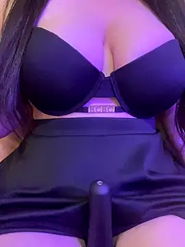 Snapshot of Cameelia chatting on 11-18-25, 02:43 Cameelia online show from 11-18-25, 02:43