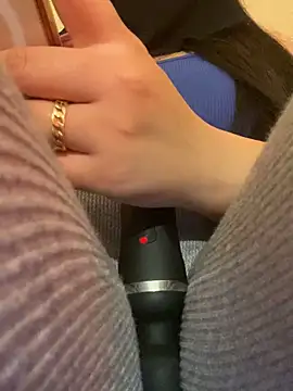 Snapshot of Cameelia chatting on 12-01-25, 01:10 Cameelia online show from 12-01-25, 01:10