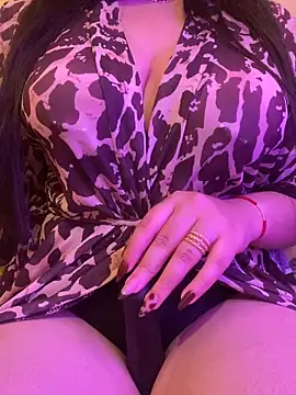 Snapshot of Cameelia chatting on 12-20-25, 05:14 Cameelia online show from 12-20-25, 05:14