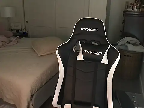 Snapshot of explosivekitty69 chatting on 09-29-25, 06:57 explosivekitty69 online show from 09-29-25, 06:57