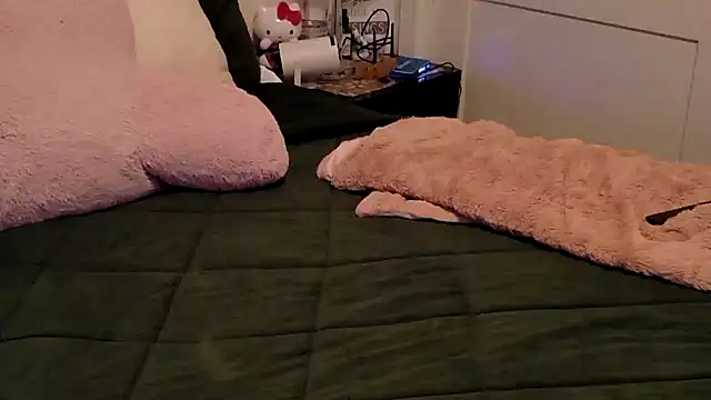 Snapshot of explosivekitty69 chatting on 11-10-25, 12:53 explosivekitty69 online show from 11-10-25, 12:53