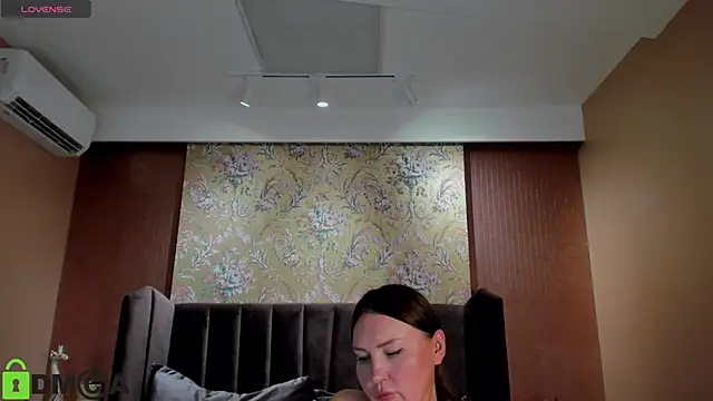 Snapshot of EmmaSparky chatting on 01-31-25, 04:47 EmmaSparky online show from 01-31-25, 04:47