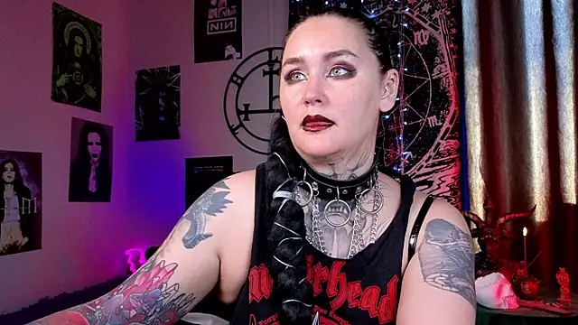 Snapshot of Emmybrightj_ chatting on 05-25-26, 02:06 Emmybrightj online show from 05-25-26, 02:06
