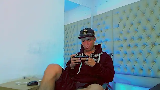 Snapshot of HannibalLester chatting on 02-05-25, 01:11 HannibalLester online show from 02-05-25, 01:11