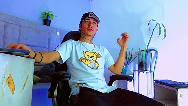 Snapshot of HannibalLester chatting on 09-13-25, 04:45 HannibalLester online show from 09-13-25, 04:45