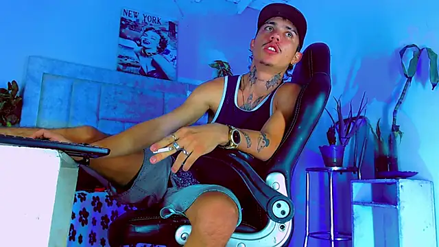 Snapshot of HannibalLester chatting on 09-14-25, 05:01 HannibalLester online show from 09-14-25, 05:01