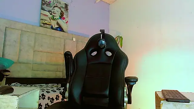 Snapshot of HannibalLester chatting on 09-20-25, 04:57 HannibalLester online show from 09-20-25, 04:57