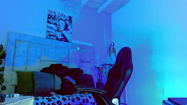 Snapshot of HannibalLester chatting on 09-21-25, 04:25 HannibalLester online show from 09-21-25, 04:25