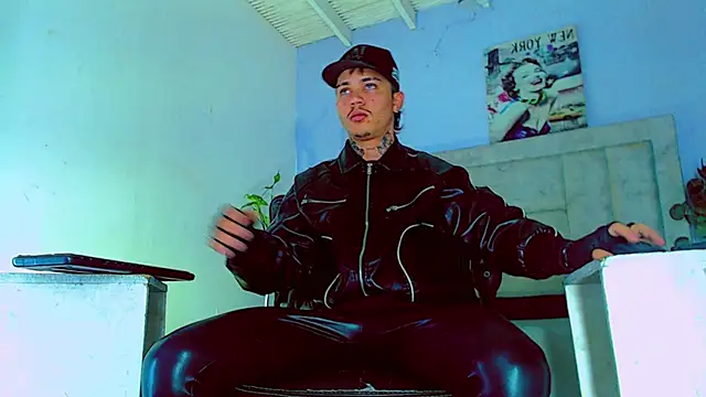 Snapshot of HannibalLester chatting on 10-10-25, 04:44 HannibalLester online show from 10-10-25, 04:44