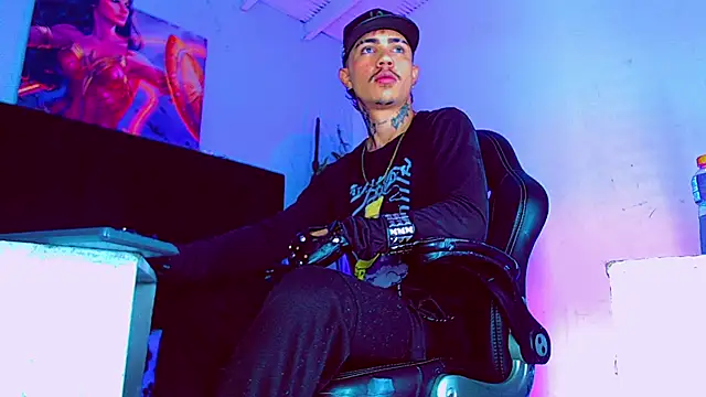 Snapshot of HannibalLester chatting on 10-25-25, 04:42 HannibalLester online show from 10-25-25, 04:42