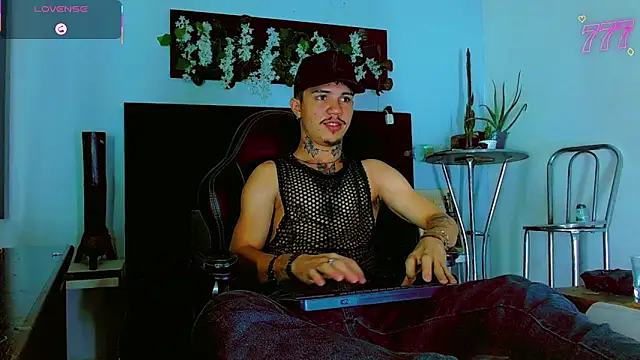 HannibalLester online show from 05-04-26, 05:47