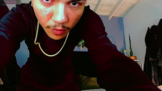 Snapshot of HannibalLester chatting on 07-12-26, 04:47 HannibalLester online show from 07-12-26, 04:47