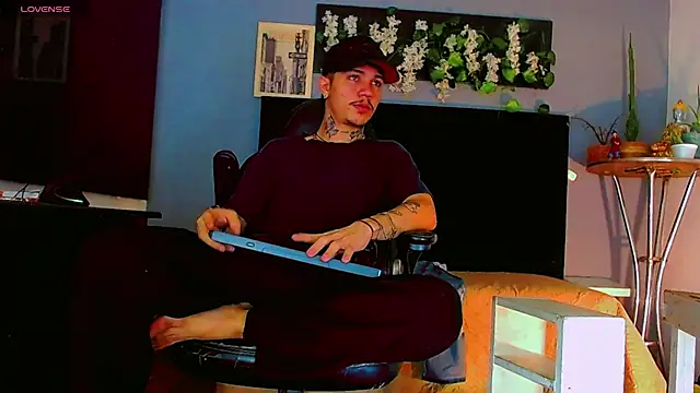 Snapshot of HannibalLester chatting on 07-22-26, 04:48 HannibalLester online show from 07-22-26, 04:48